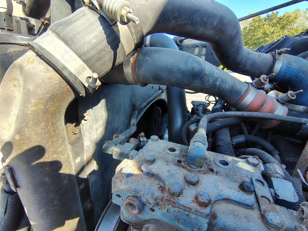 1999 INTERNATIONAL 4700 Low Profile T444E - Image 48